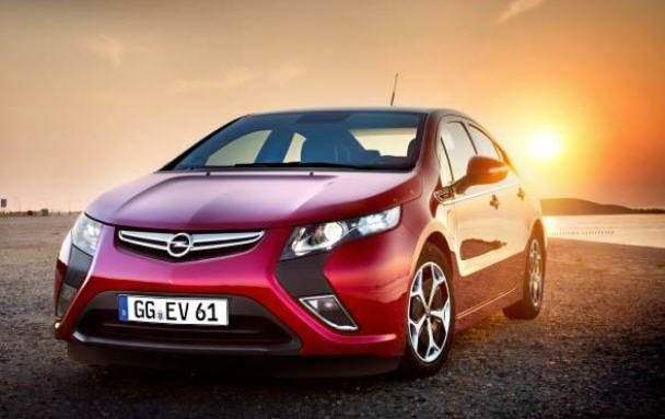 Cover Image for Opel Ampera gewinnt erneut bei der „Auto Trophy“