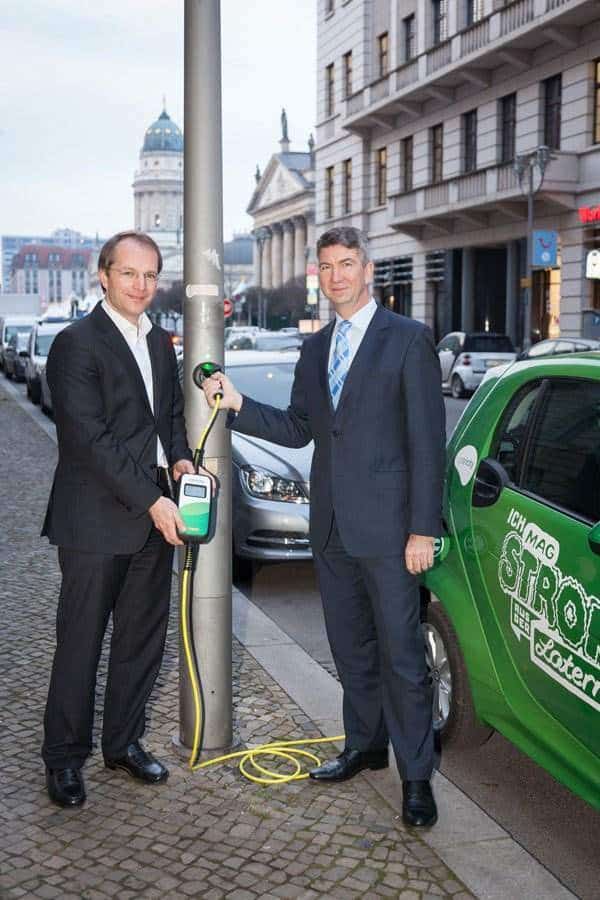 Cover Image for VDA testet ubitricity Laternenladepunkt für Elektrofahrzeuge in Berlin