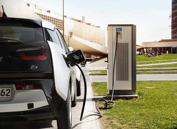 Großprojekt SLAM zum Aufbau einer Schnellladeinfrastruktur in Deutschland gestartet