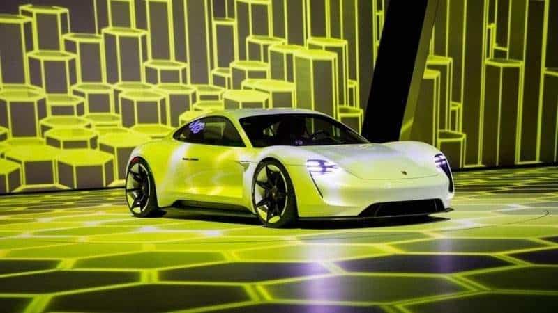 Cover Image for Porsche-Chef Oliver Blume: Porsche will 20.000 Mission E pro Jahr verkaufen