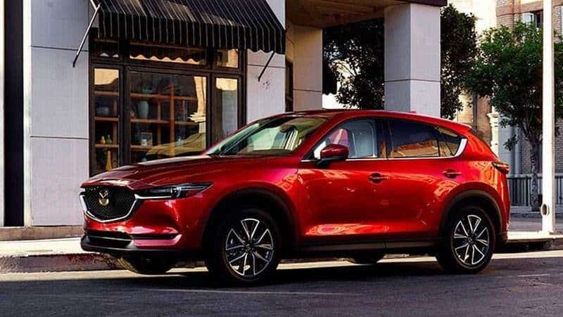 Cover Image for Mazda-Europa-Chef Jeffrey Guyton glaubt an ein Fortleben des Verbrenners.
