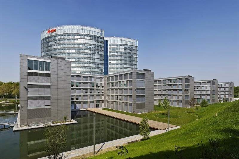 E.ON und CLEVER gehen Kooperation für Netzwerk ultraschneller Ladestationen in Europa ein