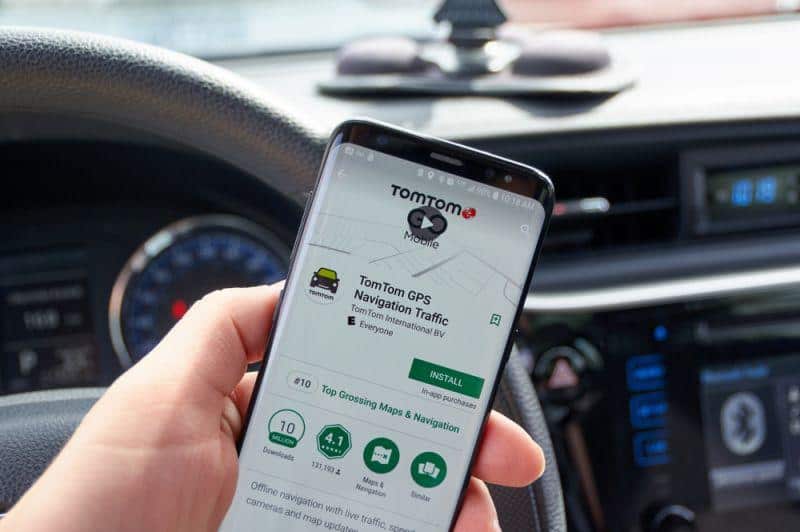 TomTom launcht Echtzeit-Ladesäulen-App