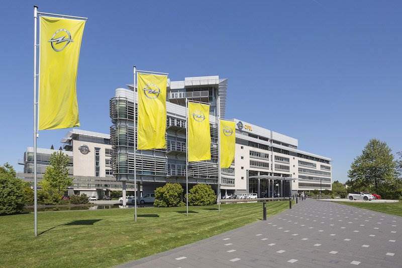 Cover Image for PSA will „einen Neuanfang“ für Opel – Elektroauto-Pläne für November angekündigt