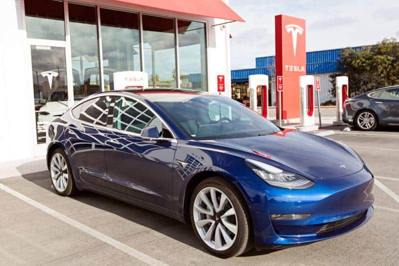 Cover Image for Störungen bei der Produktion des Teslas Model 3 – Teile in Handarbeit gefertigt