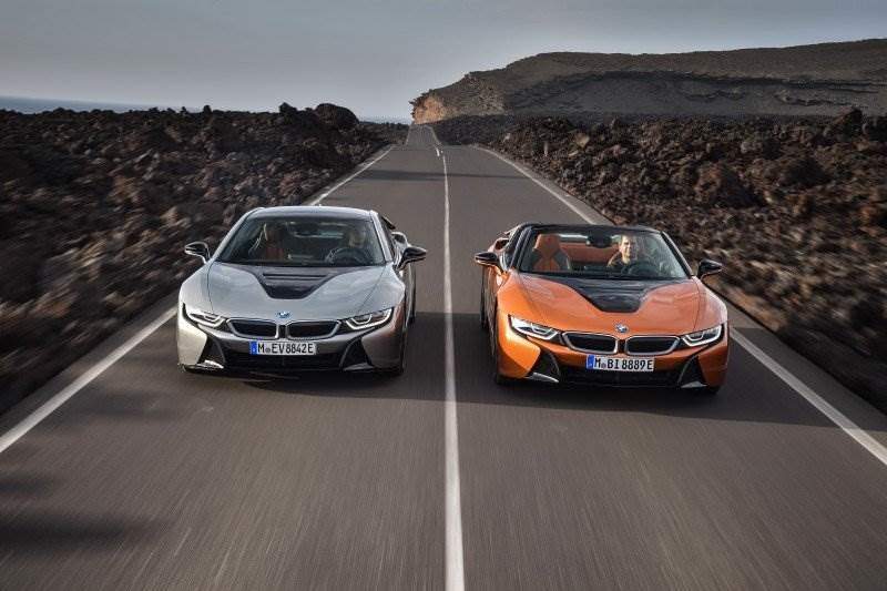 Einen Blick auf den neuen BMW i8 Roadster und das neue BMW i8 Coupé