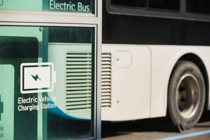 Cover Image for Elektro-, Brennstoffzellen- und Hybridbusse im Einsatz der UN-Klimakonferenz COP23