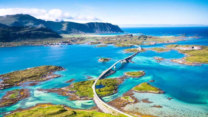 Cover Image for Norwegen: Mehr als die Hälfte der Neuwagen sind Elektroautos und Hybridautos