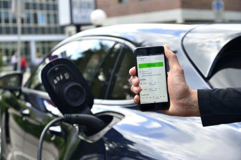 Cover Image for Porsche startet digitalen Lade-Service für Elektrofahrzeuge