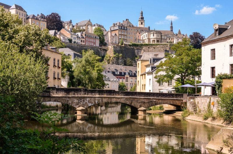 Cover Image for Luxemburg will E-Mobilität deutlich pushen: 5.000 Euro Prämie für E-Autos / Hybrid-Fahrzeuge bis zu 2.500 Euro Prämie
