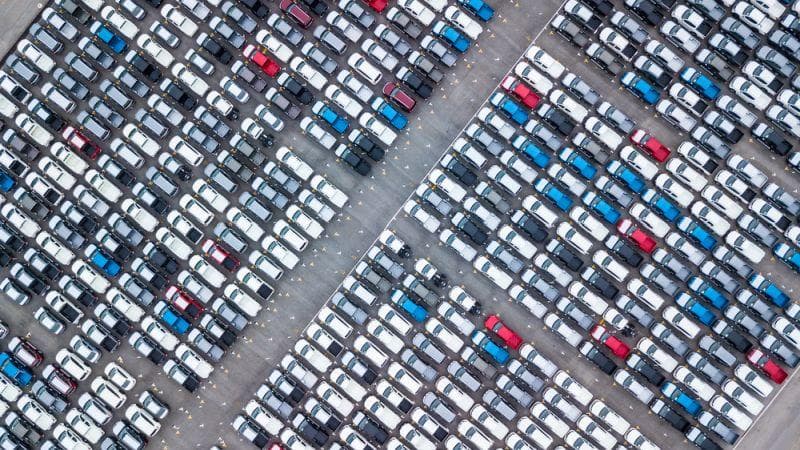Cover Image for Automobilhersteller investieren weltweit 300 Milliarden Dollar in Elektroautos