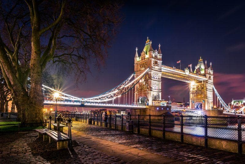 Virgin Media plant Installation von Ladestation in Verteilerkästen in Großbritannien