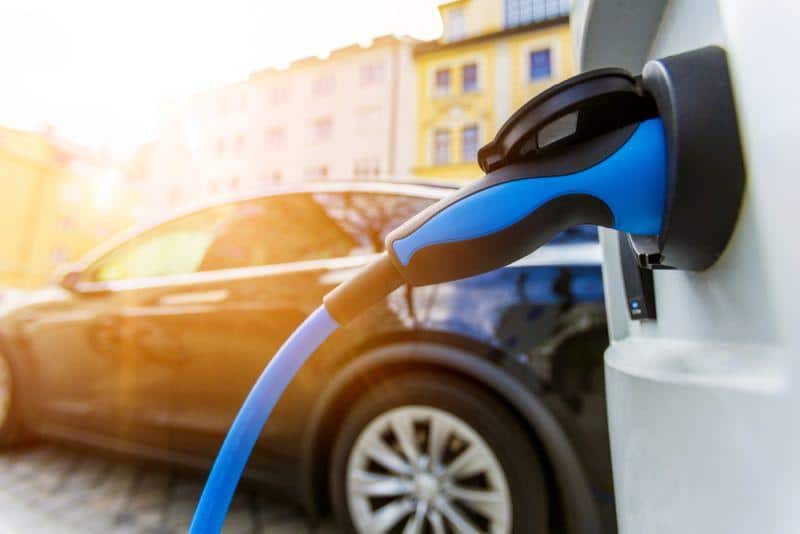 Cover Image for Grüne wollen ab 2030 nur noch abgasfreie Autos zulassen