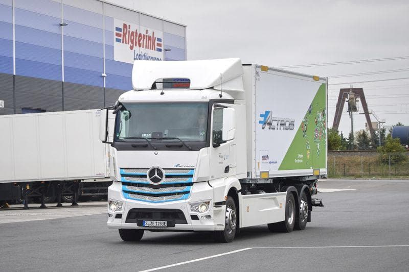 Rigterink Logistikgruppe testet vollelektrischen Lkw eActros
