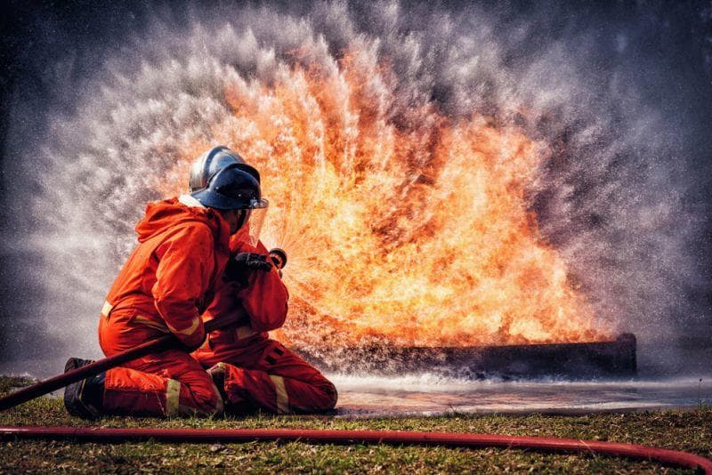 Cover Image for Toyota und Hyundai pausieren Wasserstoff-Auto-Verkauf nach Explosion an Wasserstoff-Station in Norwegen