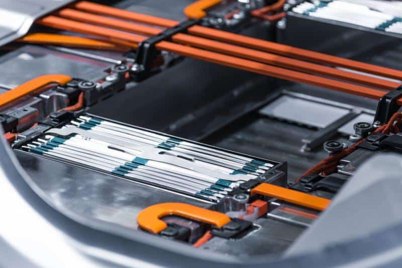 Cover Image for MAHLE denkt Batterien anders: Kleiner, Flüssigkeitsgekühlt dadurch schneller zu Laden