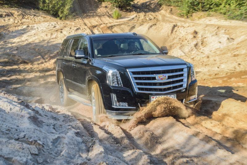 Cover Image for Cadillac Escalade wartet in der 5. Generation mit reinem E-Antrieb und >600 km Reichweite auf
