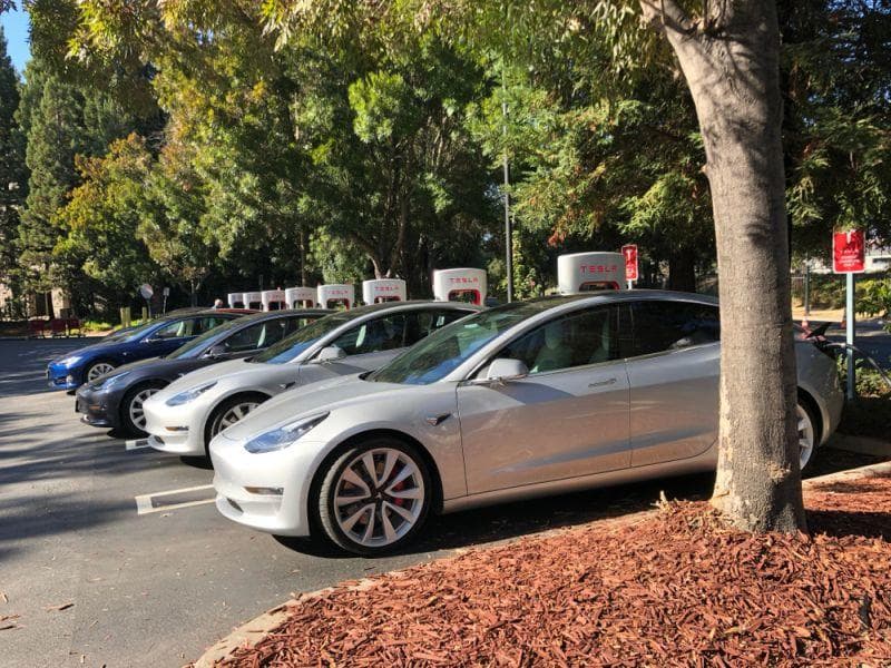 Tesla Model 3 elektrifiziert Taxi-Flotte von Columbus Yellow Cab und zeigt Wandel ist immer möglich