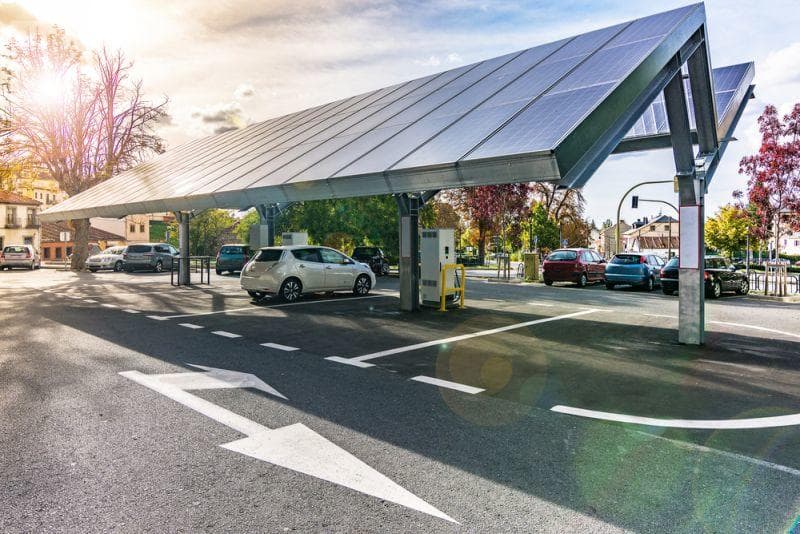 Cover Image for Thermodynamik-Professor: Hält Brand bei Verbrenner für wahrscheinlicher als bei E-Auto