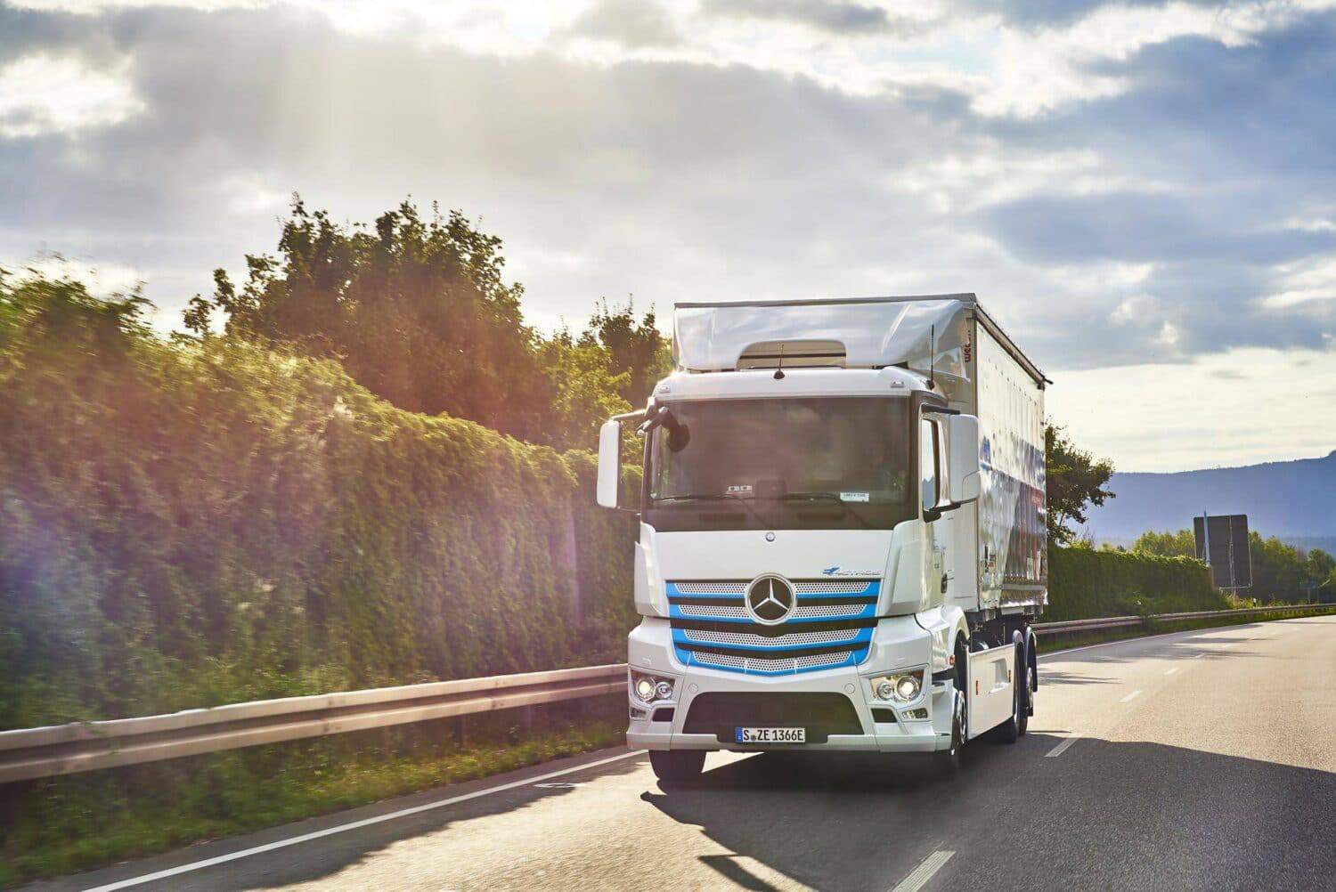 CATL beliefert Daimler Trucks & Buses global mit Batteriemodulen für elektrische Lkw