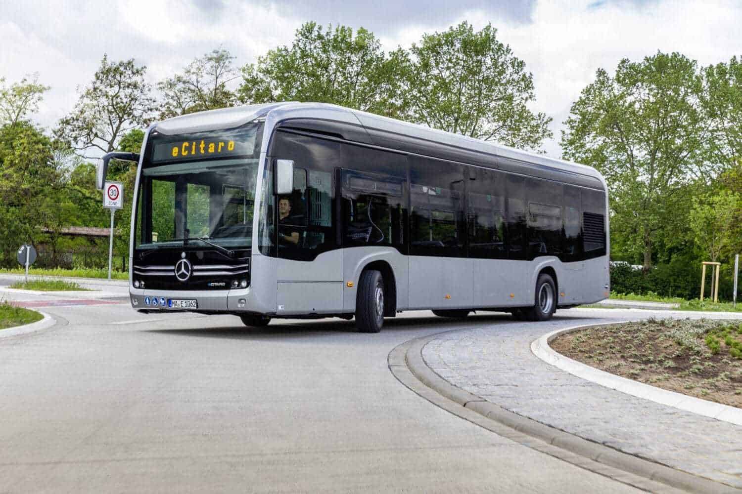 Hamburger öffentlicher Personalnahverkehr setzt auf Gelenkbus Mercedes-Benz eCitaro G mit Brennstoffzelle
