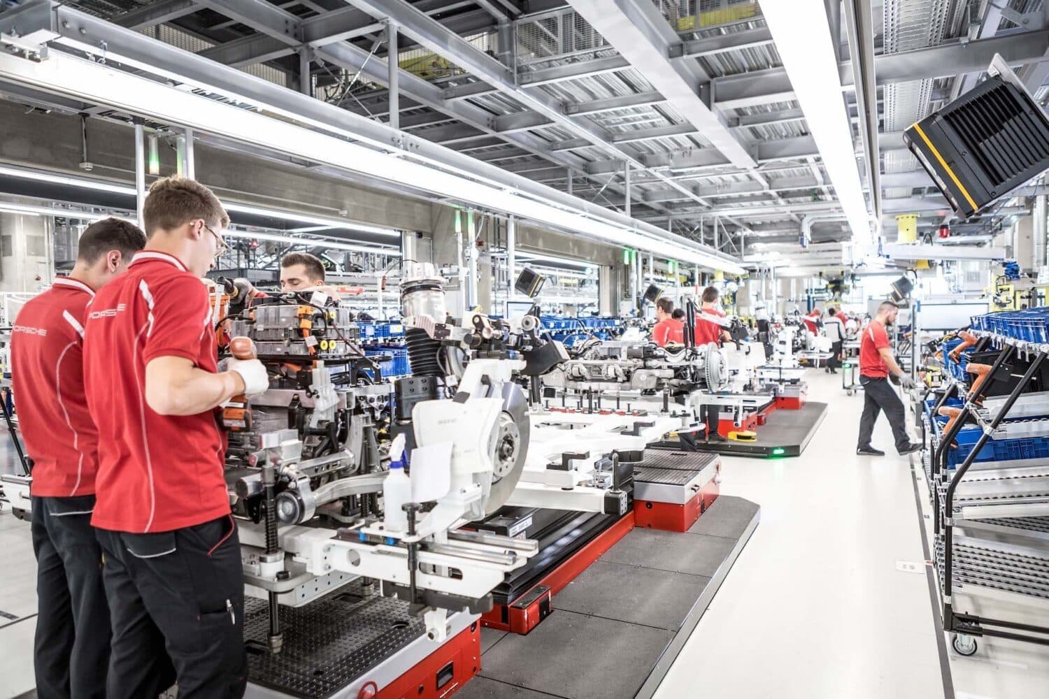 Cover Image for Porsche eröffnet Fabrik für den vollelektrischen Taycan