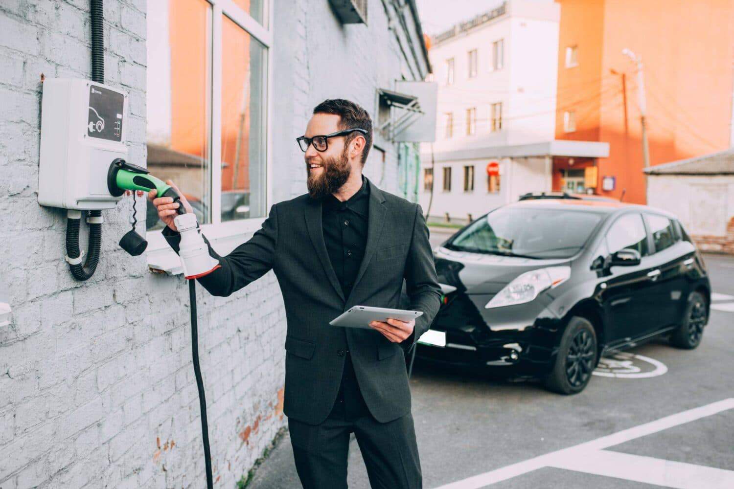Ladeinfrastruktur: Fehlende Preistransparenz als störendsten Mangel laut ADAC