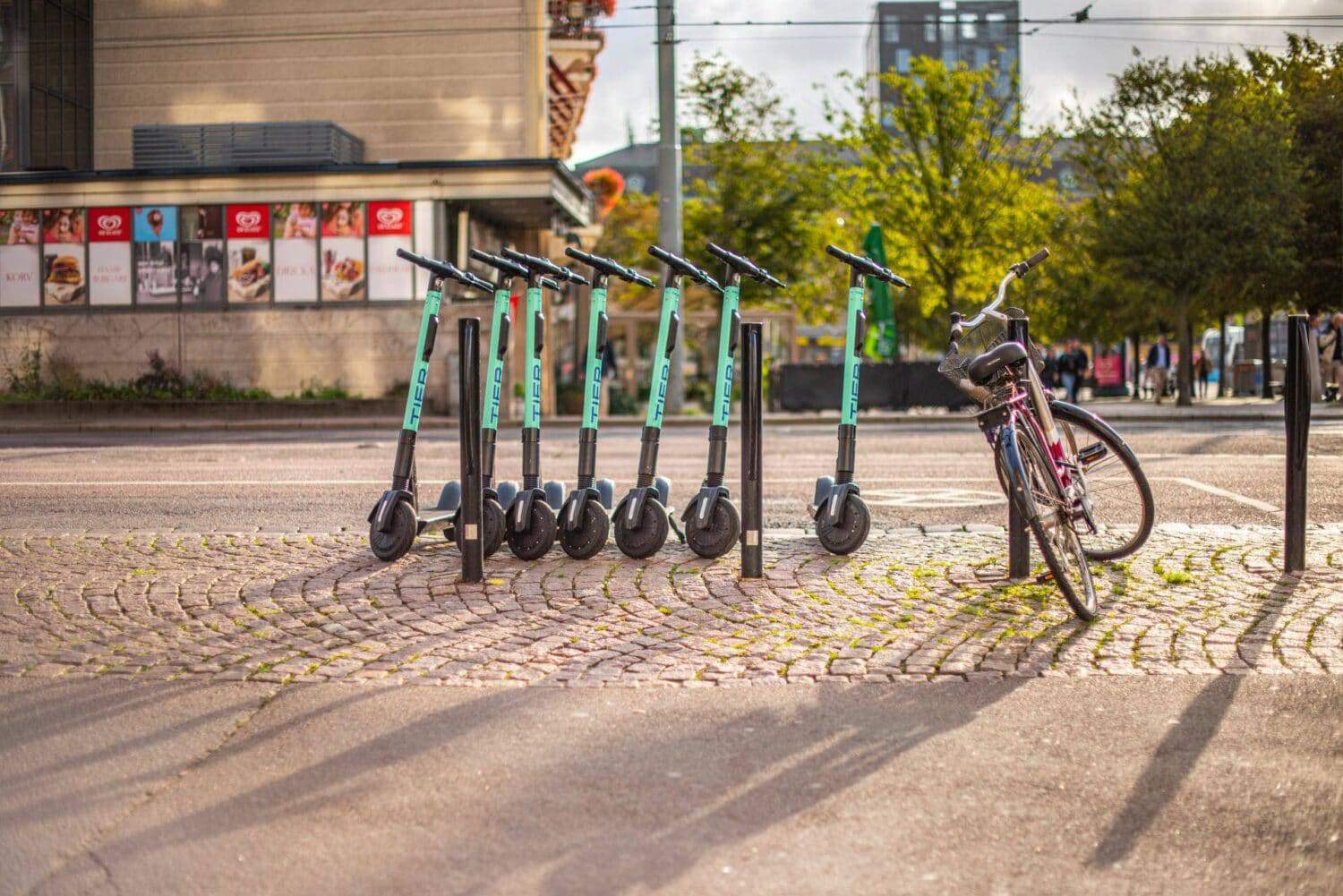 TIER E-Scooter künftig mit austauschbarer Batterie – „alte“ Scooter werden nachhaltig veräußert