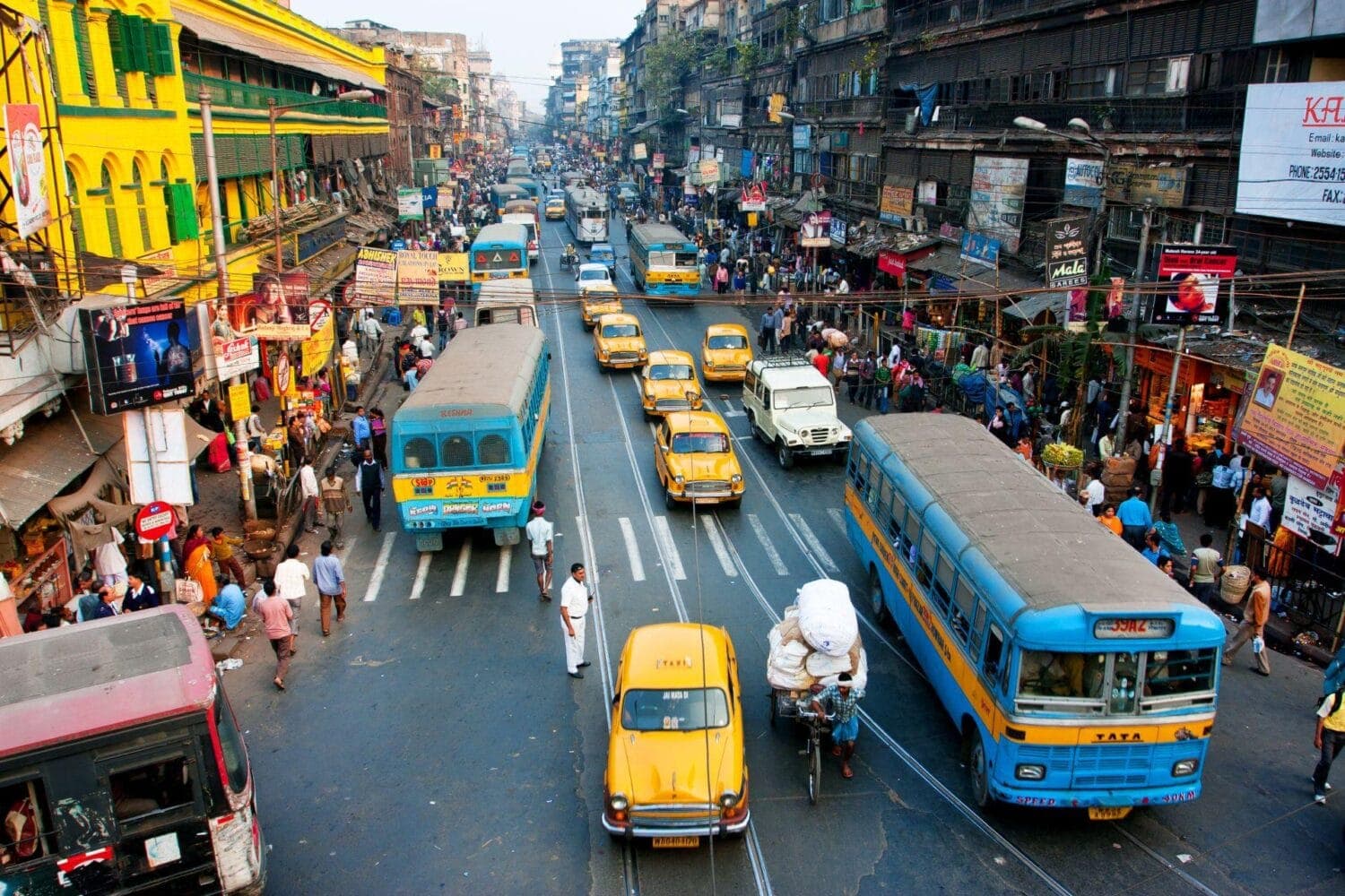 Cover Image for Indien: 150 Mio. Fahrzeuge auf der Straße – nur 8.000 davon rein elektrisch