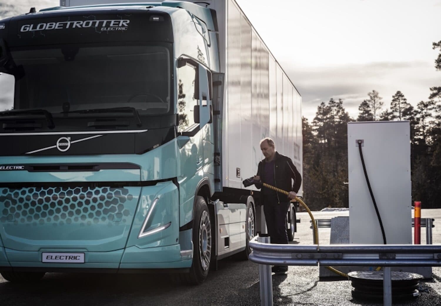 Volvo Trucks präsentiert Elektro-Lkw für Baubetrieb und Regionalverkehr