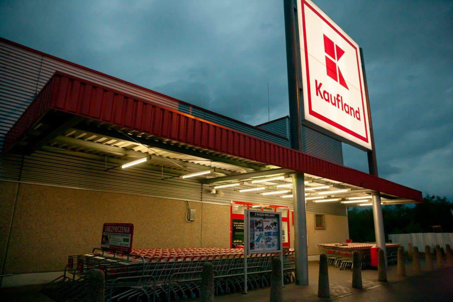 Strom vom Discounter: Lidl & Kaufland planen mittelfristig mit 3.900 E-Ladesäulen