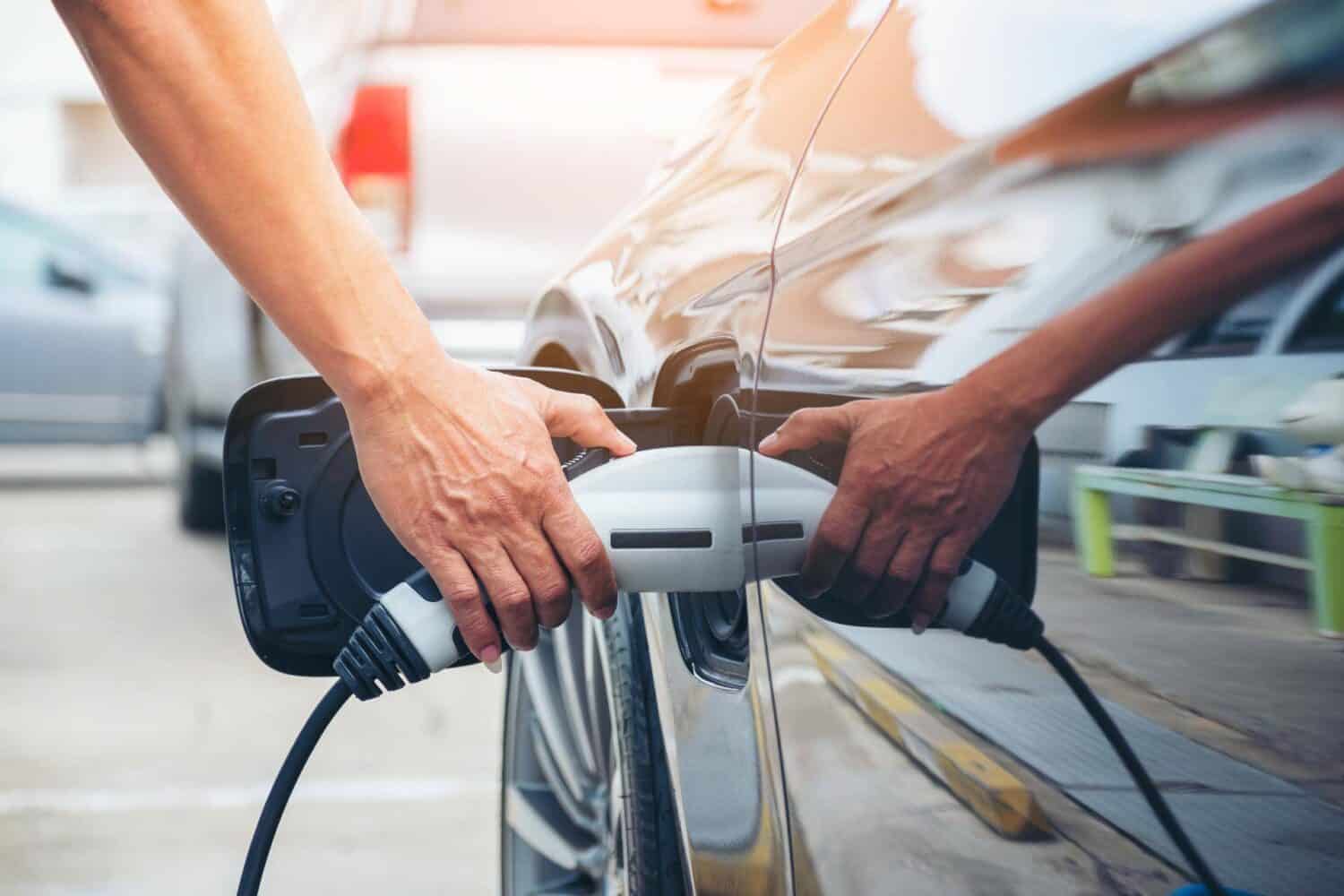 Cover Image for Plug-in-Hybrid nur sinnvoll „wenn ich bereit bin, das Auto regelmäßig aufzuladen“