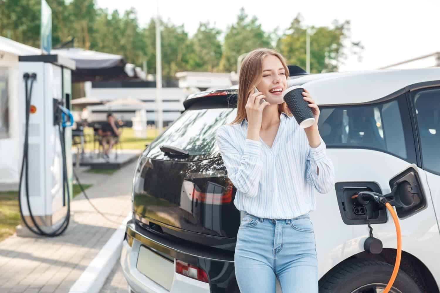 Cover Image for Forscher: Lithium für typischen Tesla-Akku lässt sich mit 30 Tassen Kaffee gleichsetzen