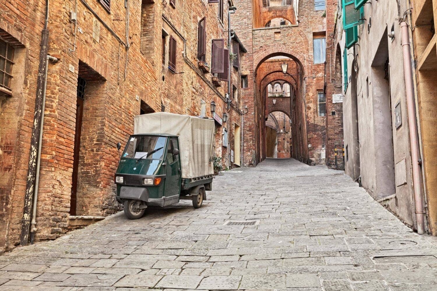 Cover Image for Piaggio Ape E-City: Italienisches Lasten-Dreirad mit Elektroantrieb zieht es nach Indien