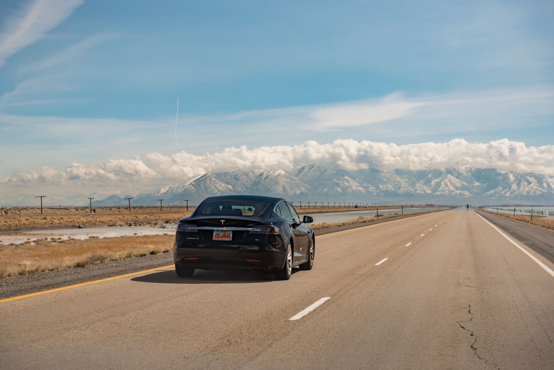 Cover Image for Tesla Network: Ridesharing-App mit eigener Versicherung angekündigt