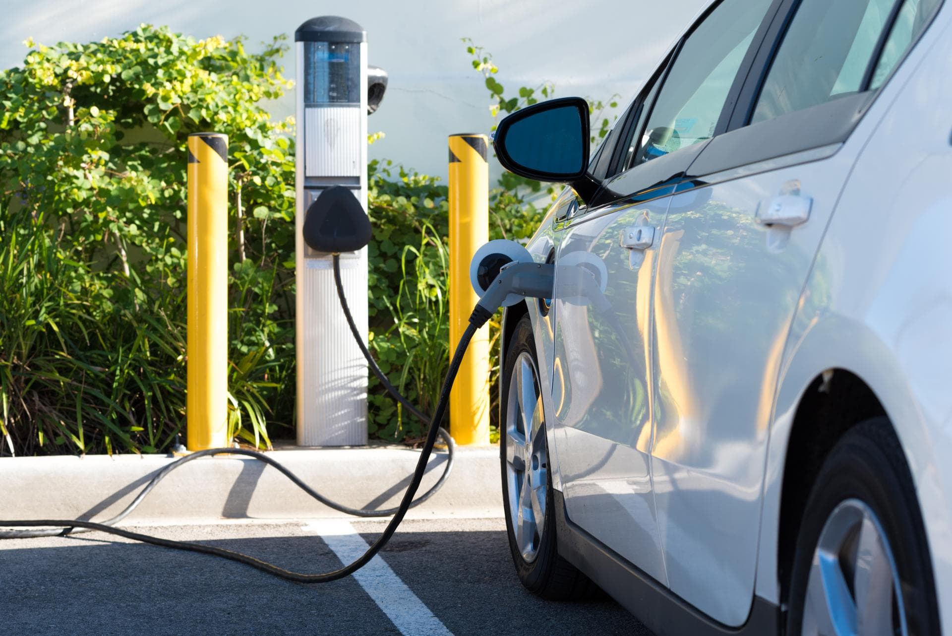 Cover Image for ADAC vergleicht Schnellladefähigkeit von E-Autos