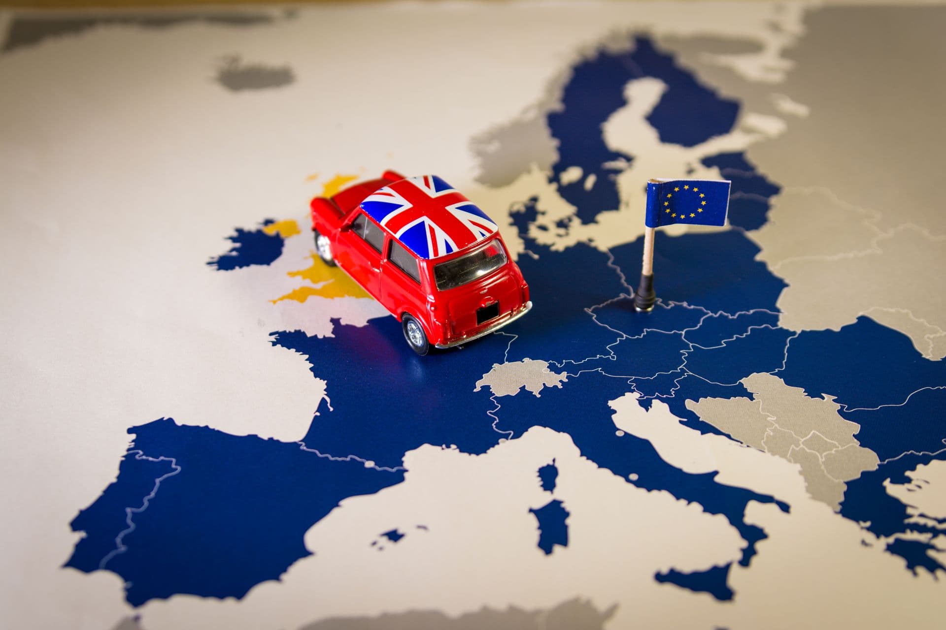 Cover Image for Großbritannien zieht Verbrenner-Verbot auf spätestens 2035 vor