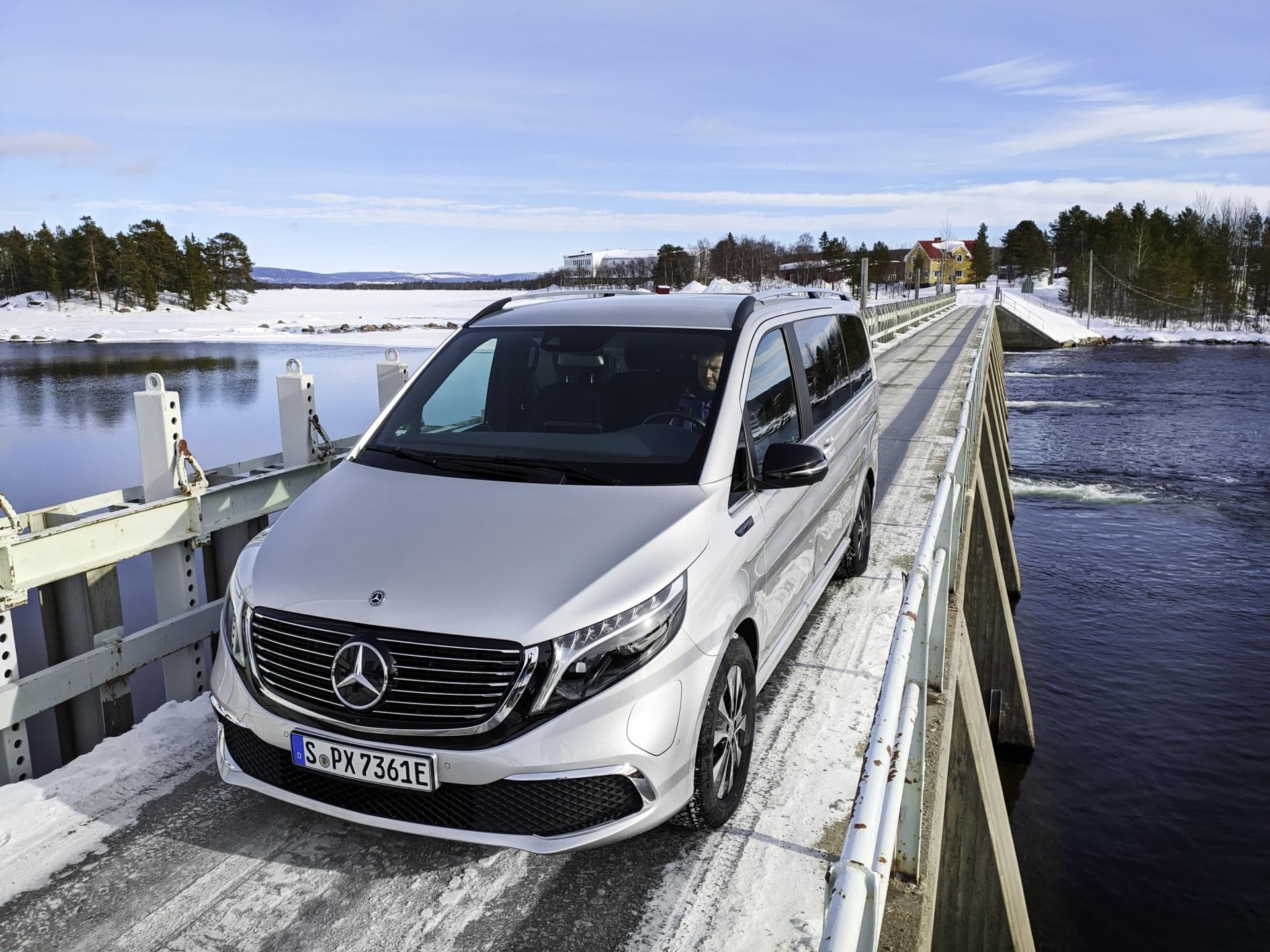 Mercedes-Benz EQV stellt sich Härtetest bei Eis und Schnee