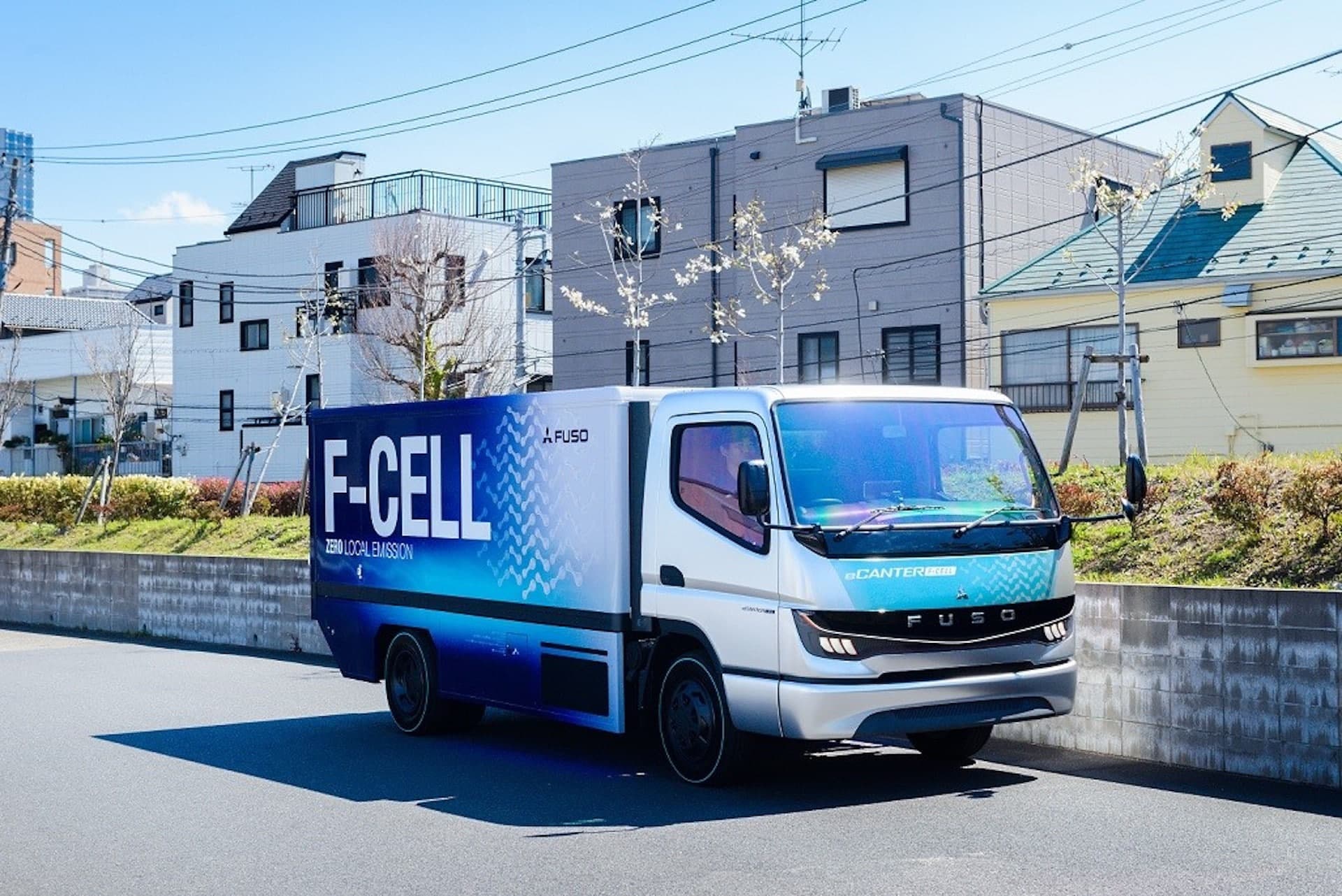 Cover Image for Daimler-Tochter Fuso stellt leichten Brennstoffzellen-Lkw vor