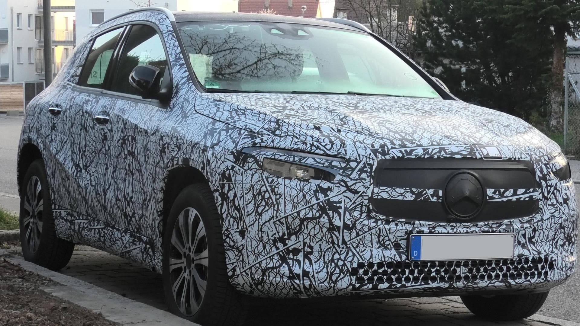 Cover Image for Mercedes-Benz EQA – Erlkönig Fotos aufgetaucht vom Exterieur/ Interieur