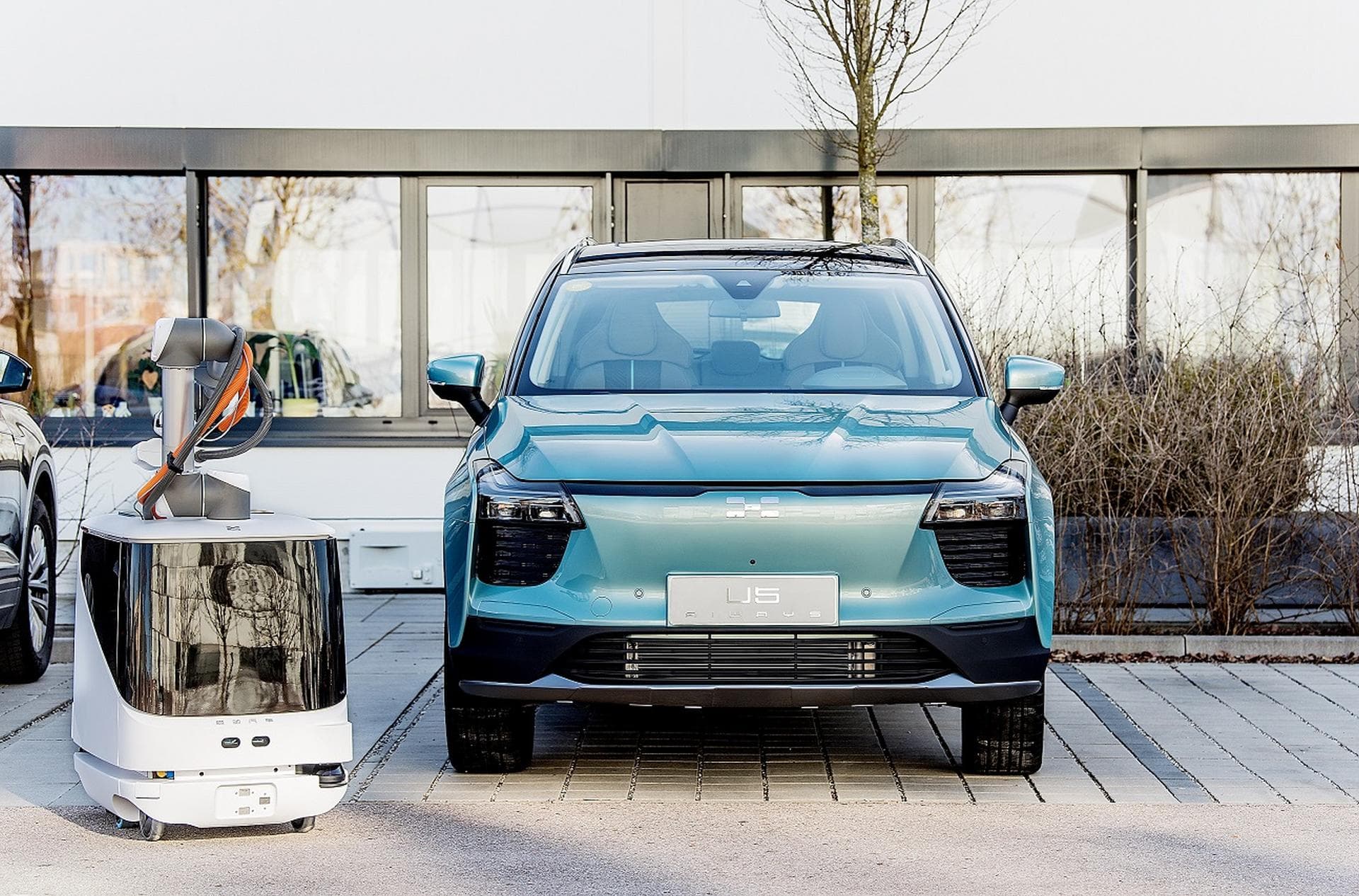 Cover Image for Dürfen wir vorstellen: CARL – der autonome Laderoboter aus dem Hause AIWAYS