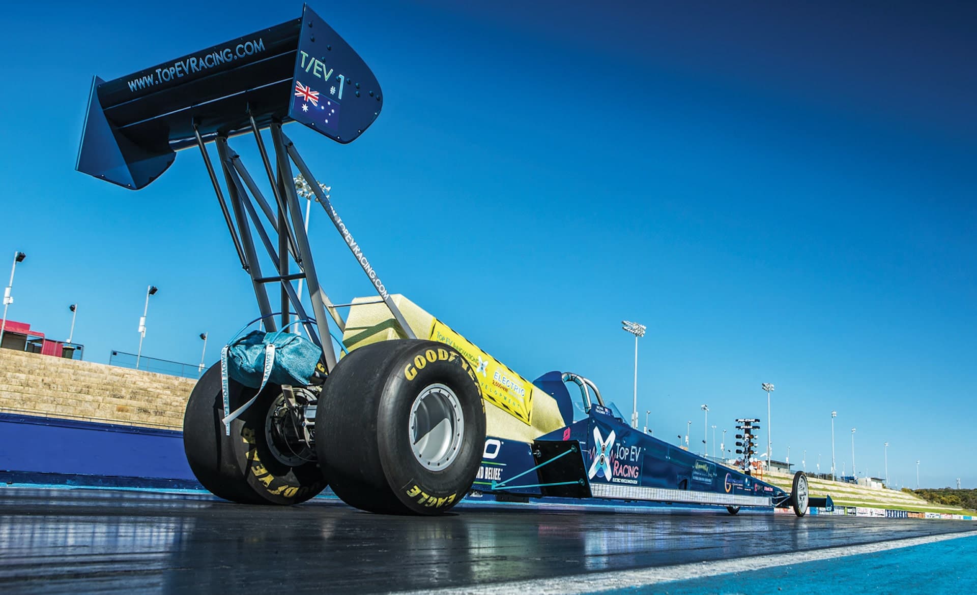 Cover Image for Dieser Elektro-Dragster schafft 530 km/h nach 3,7 Sekunden