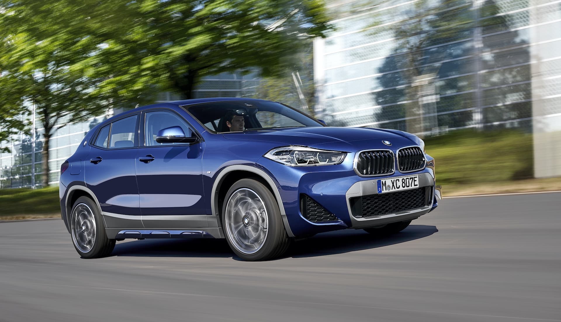 BMW führt X2 als Plug-in-Hybrid und drei Dutzend neue 48-Volt-Mildhybride ein