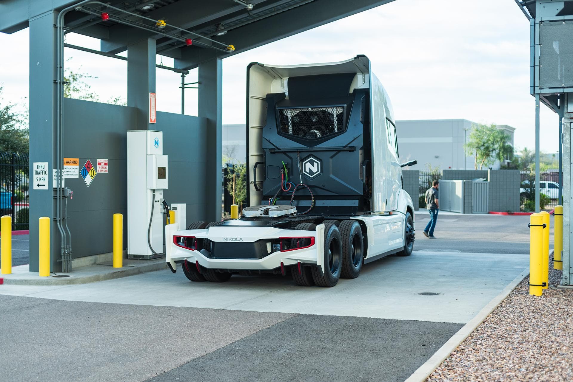 Cover Image for Nikola Motors produziert künftig über 40.000 kg Wasserstoff pro Tag