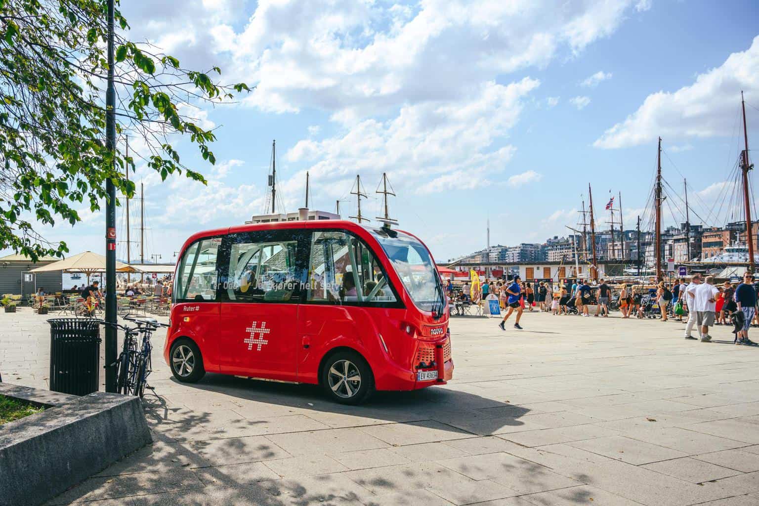 Tesla soll Elektro-Shuttle für Flughafen-Zubringer planen