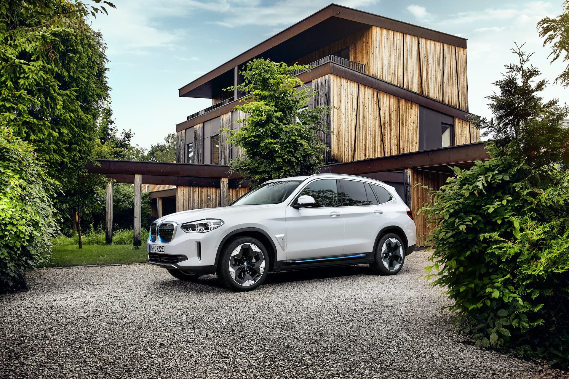 Cover Image for BMW iX3 startet bei 68.000 Euro und bietet 460 km Reichweite