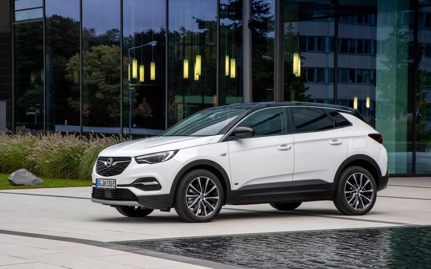 Cover Image for Opel Grandland X PHEV mit Frontantrieb fährt vom Band in Eisenach