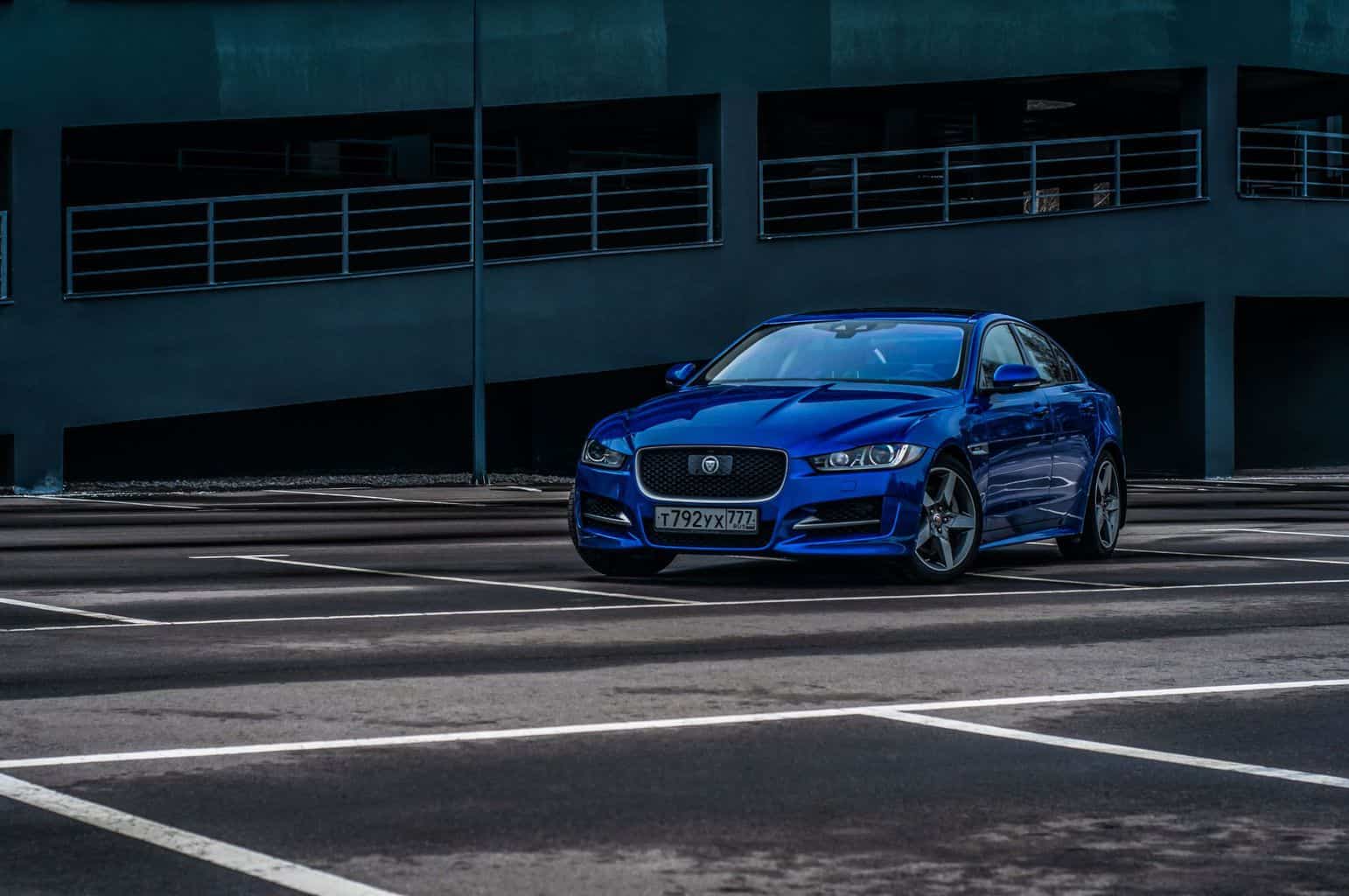Cover Image for Jaguar setzt auf kompakte Elektro-Alternative zum Tesla Model 3