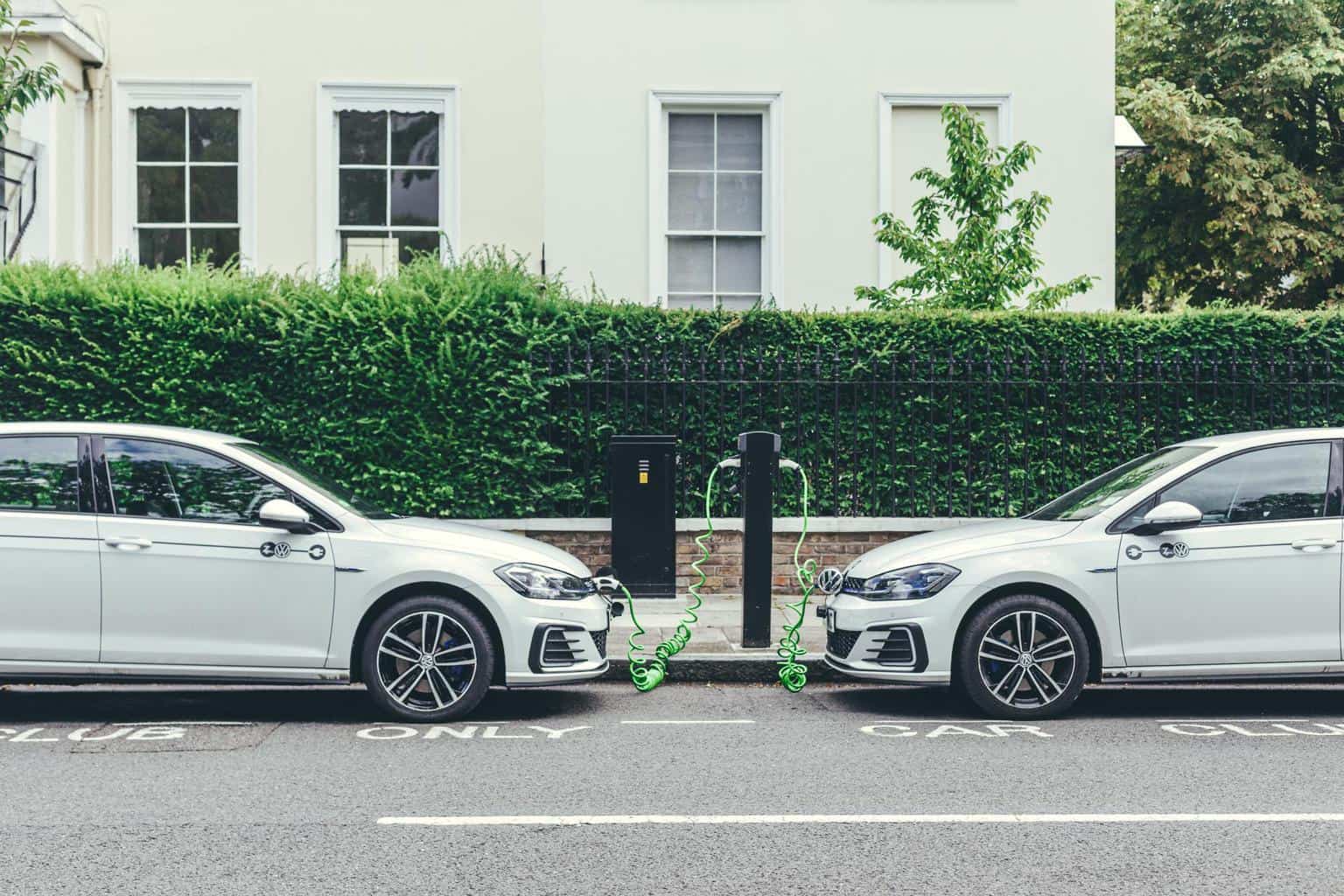 Cover Image for Europa: Plug-In-Hybride und E-Auto-Zulassungen näheren sich an