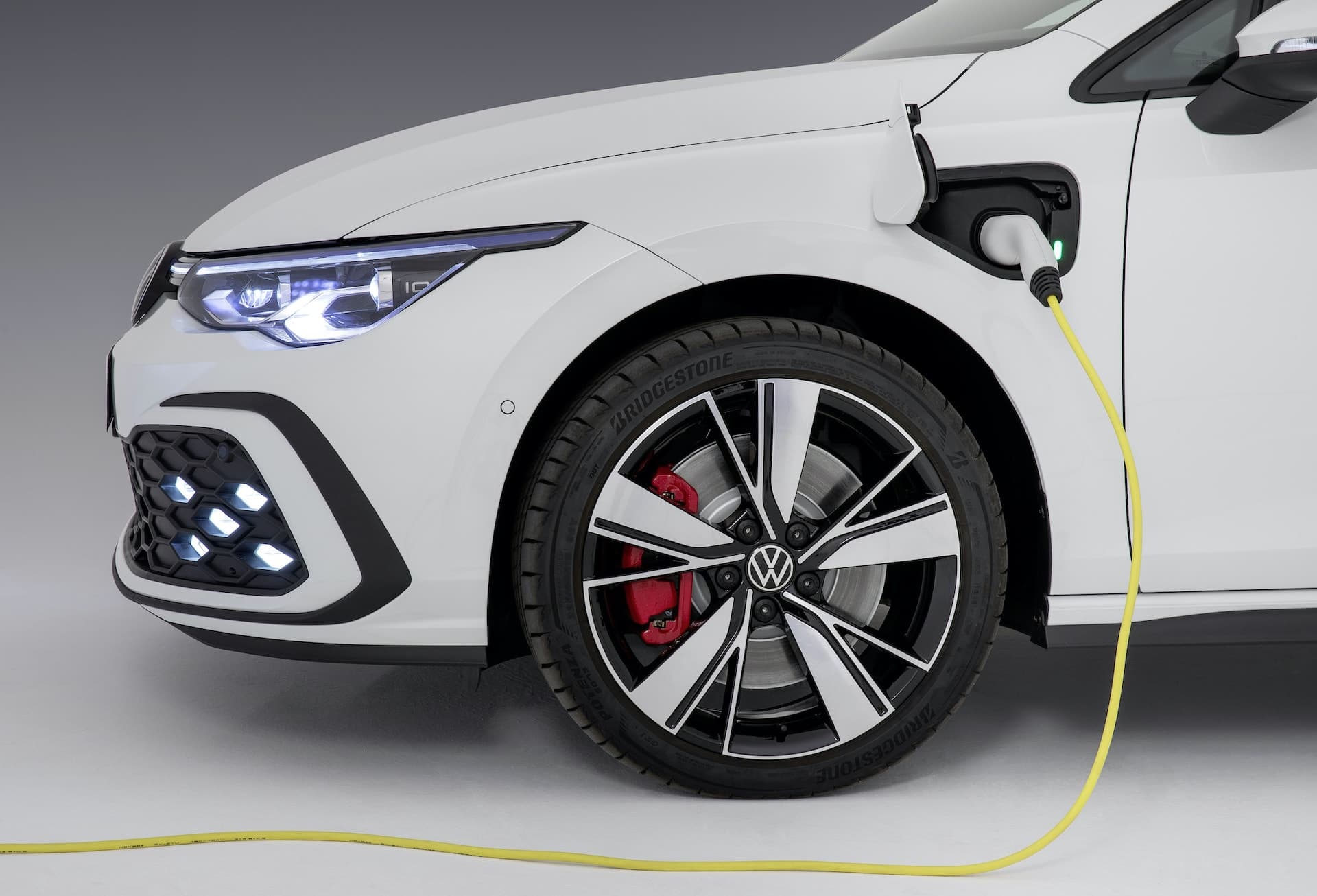 Plug-In-Hybrid für alle Fälle: Emissionsfrei und effizient auf Kurz- und Langstrecke